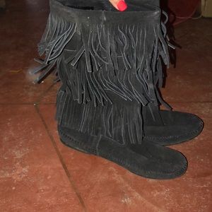 Black Minnetonka boots size 10